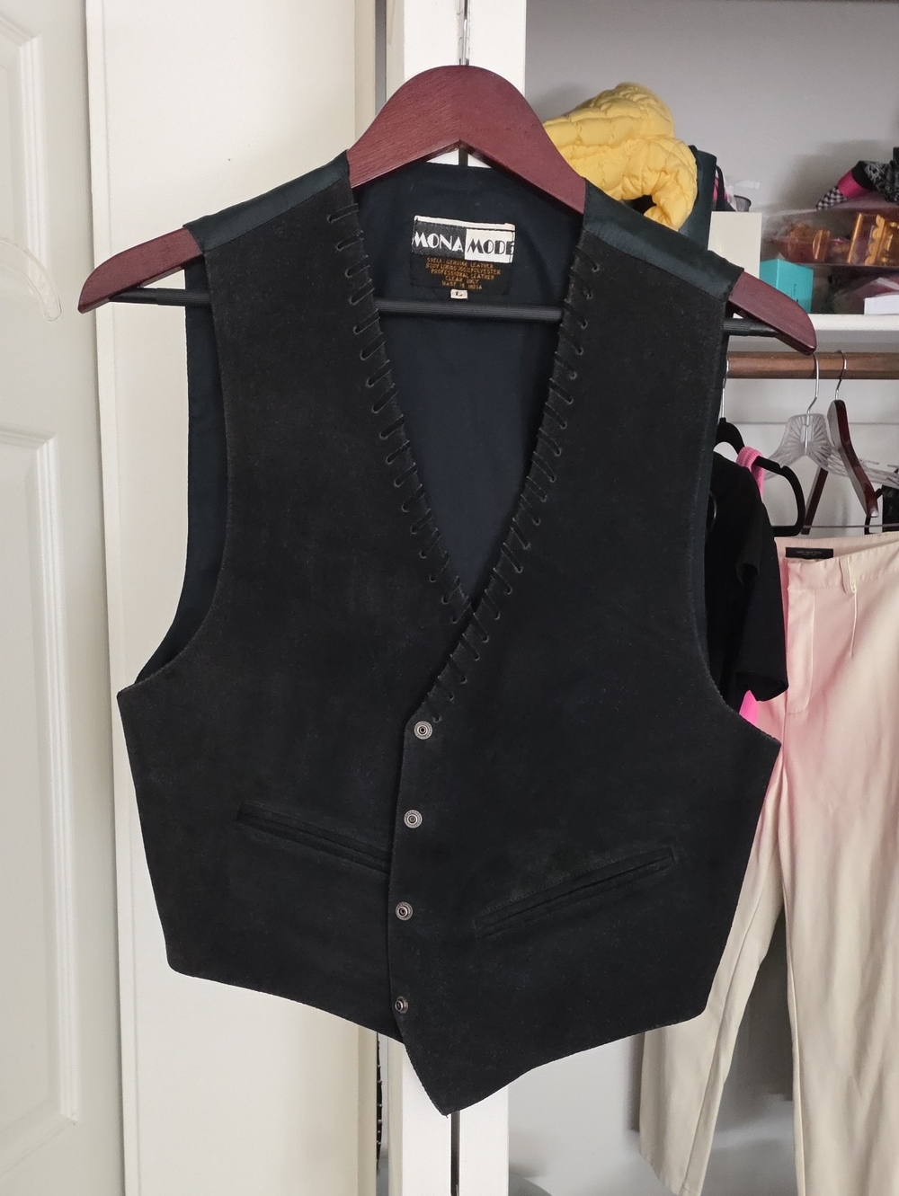 Mona Mode Women's Black Suede Vest